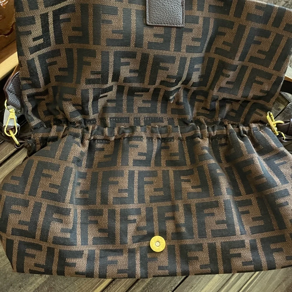 Fendi Two piece bundle wallet and bag and they are GORGEOUSSSS - Picture 7 of 16